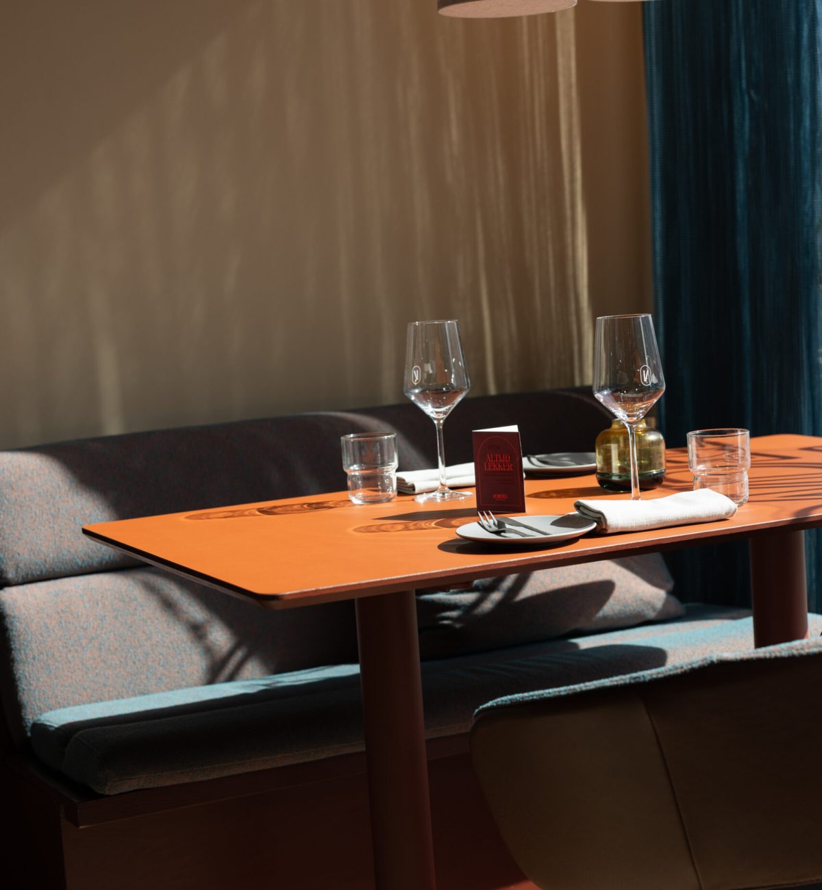 vondels-chefs-bar-hoge-tafel-gedekt-restobar-utrecht